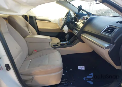 2015 Subaru Outback 2.5I Premium z USA, uszkodzony, nr VIN 4S4BSBHC5F3227295